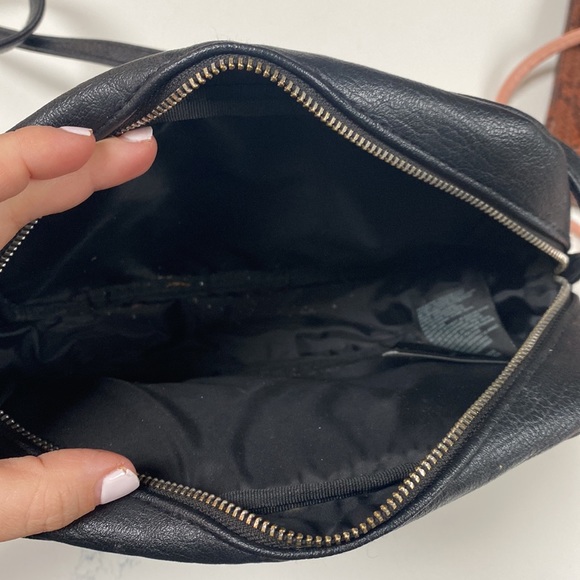 5 H&M Crossbody Bags - Picture 7 of 16